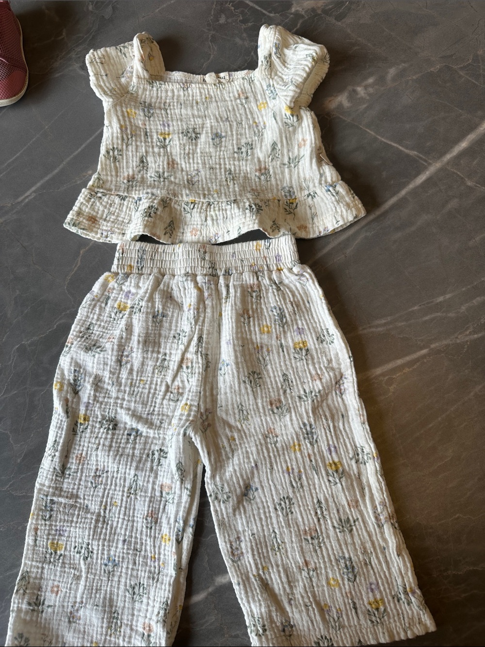 Girls White Floral Two-Piece Pajama Set with Ruffle Top